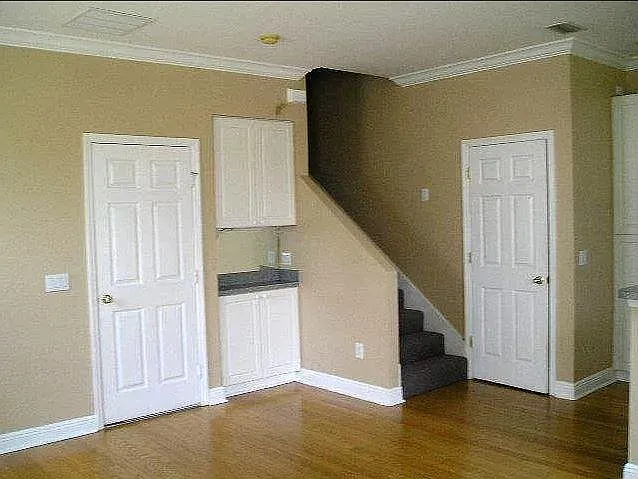 3 bed, 2.5 bath, 1113 sqft, $3,200 — Photo 3