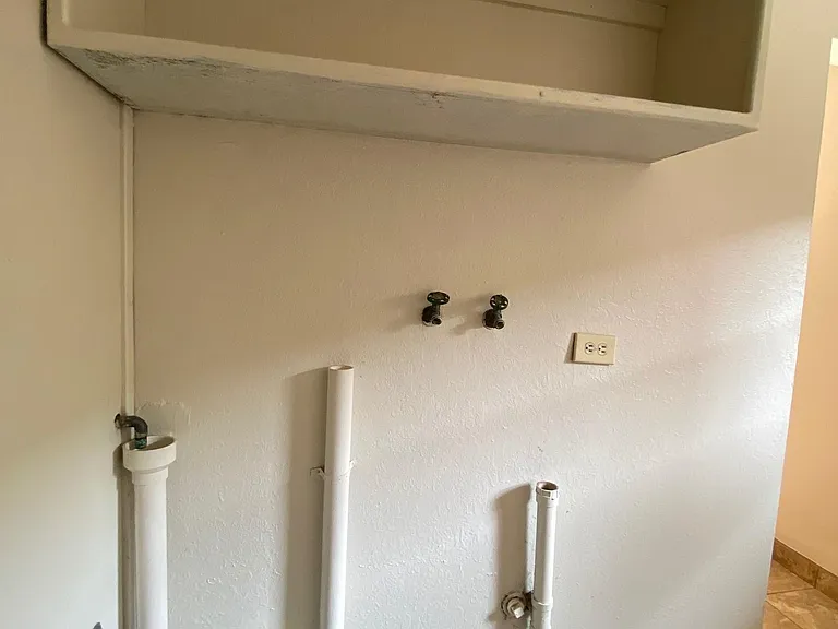 827 N San Pedro St — Photo 7