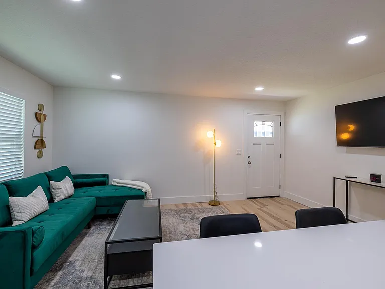 6407 S Adelia Ave #B — Photo 8
