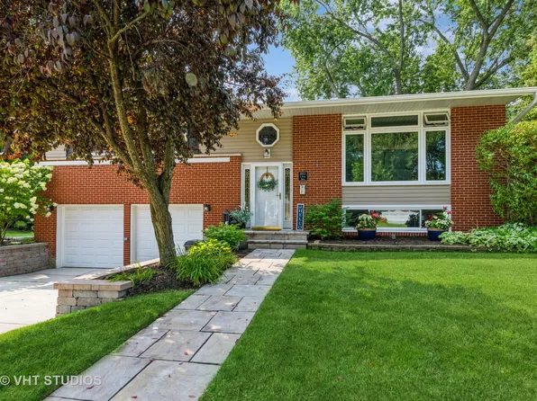 1053 E Flake Dr, Palatine, IL 60074