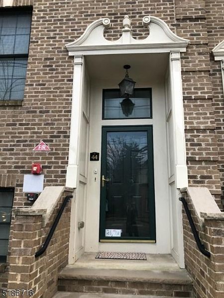 1st image of 44 Bloomfield Ave #44