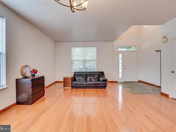 Living room-main entrance in view