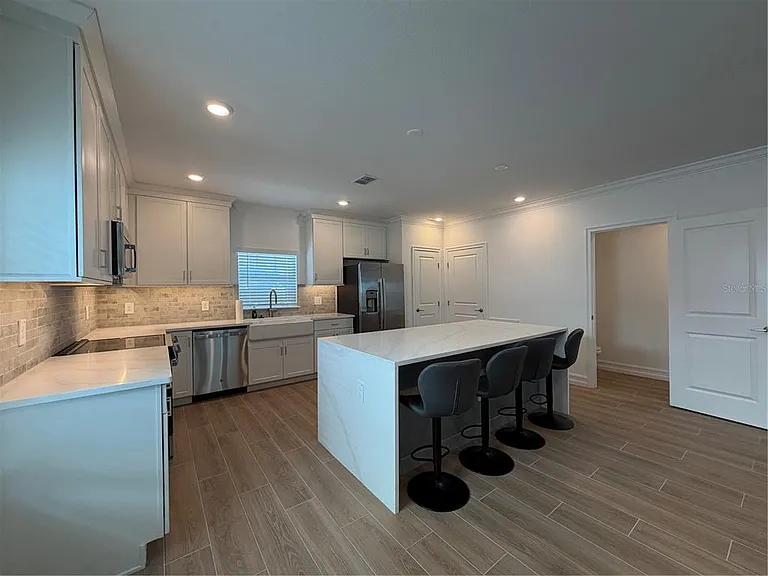 1523 W Chestnut St — Photo 3