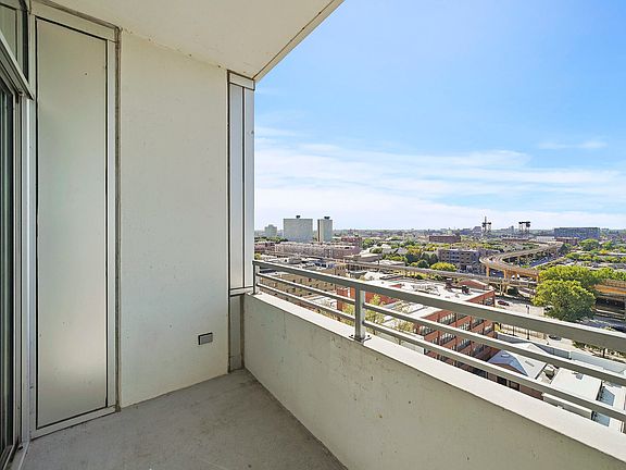 3rd image of 1720 S Michigan Ave APT 3211