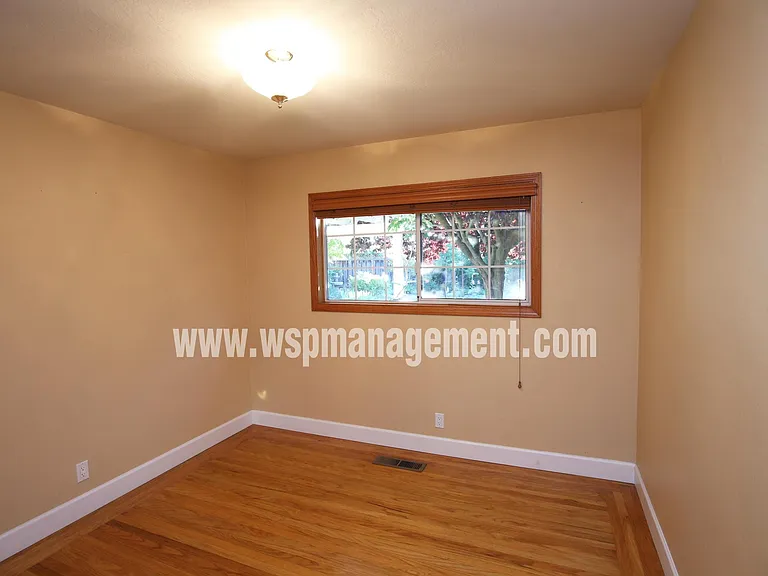 921 Monica Ln — Photo 8