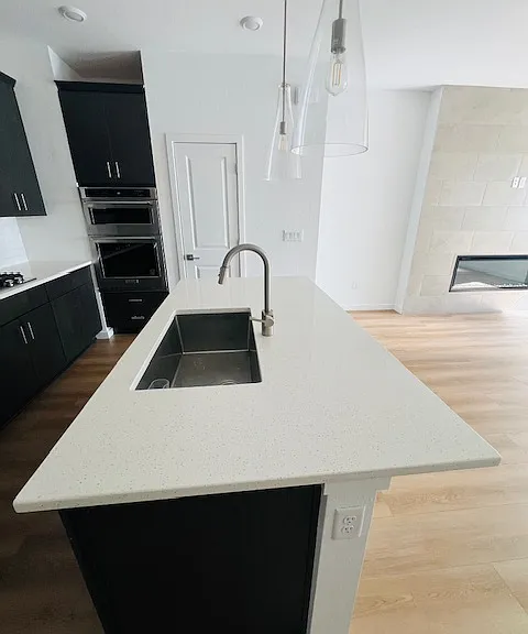 334 N Geneva St — Photo 7