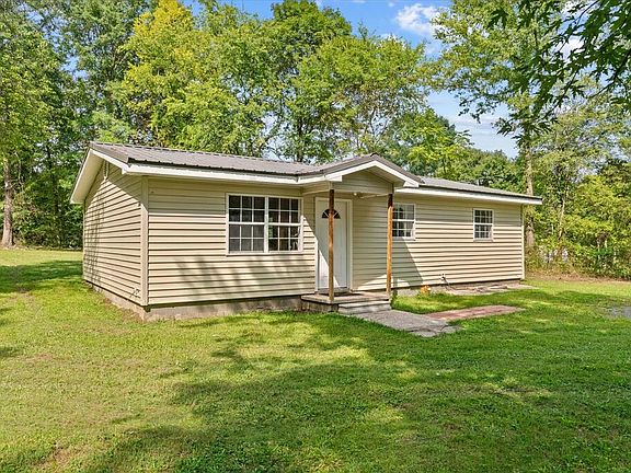 3rd image of 560 Dantzler Cir NE