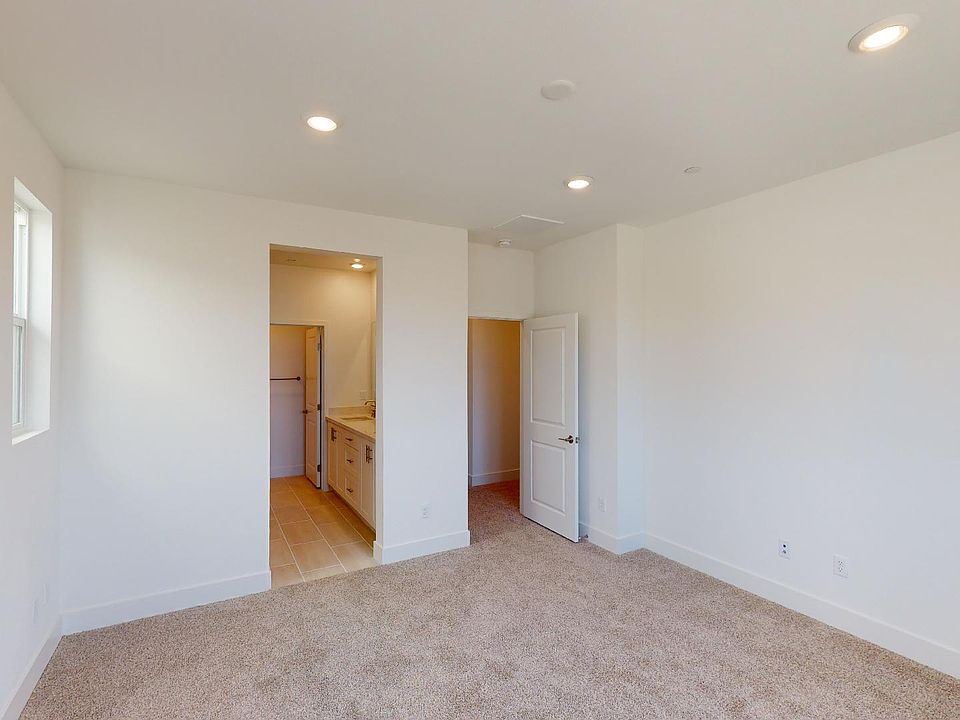 2nd image of 1670 Lexington Ln