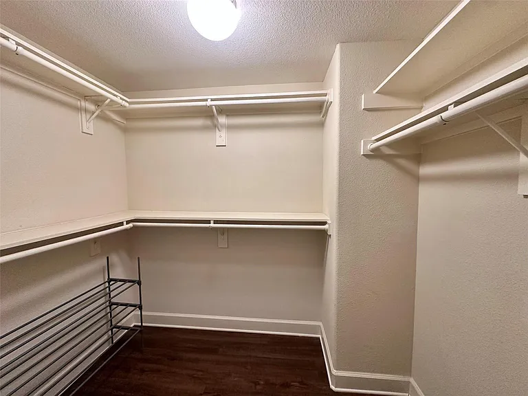1602 Elgin St #13 — Photo 13