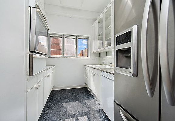3rd image of 200 E 32nd St APT 8B