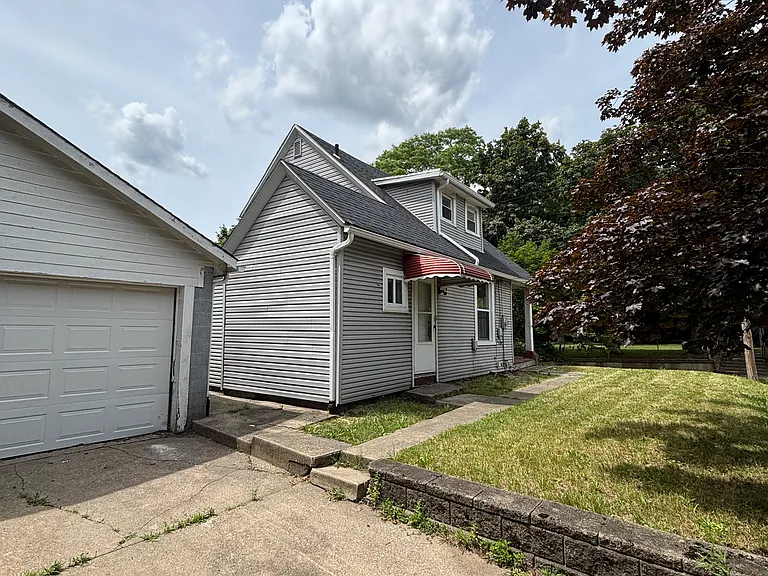 1248 Newton St — Photo 3