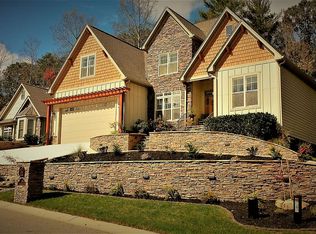 96 Ledgestone Dr, Fairview, NC 28730