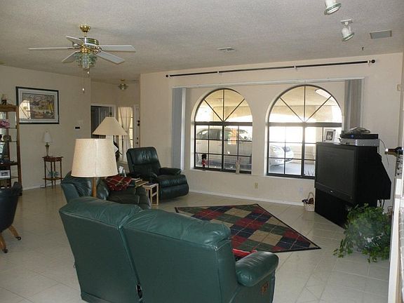 4th image of 1481 Park Terrace Ave
