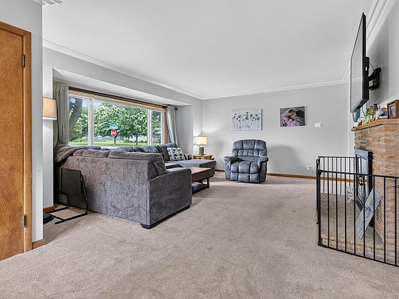3rd image of 104 E Third AVENUE