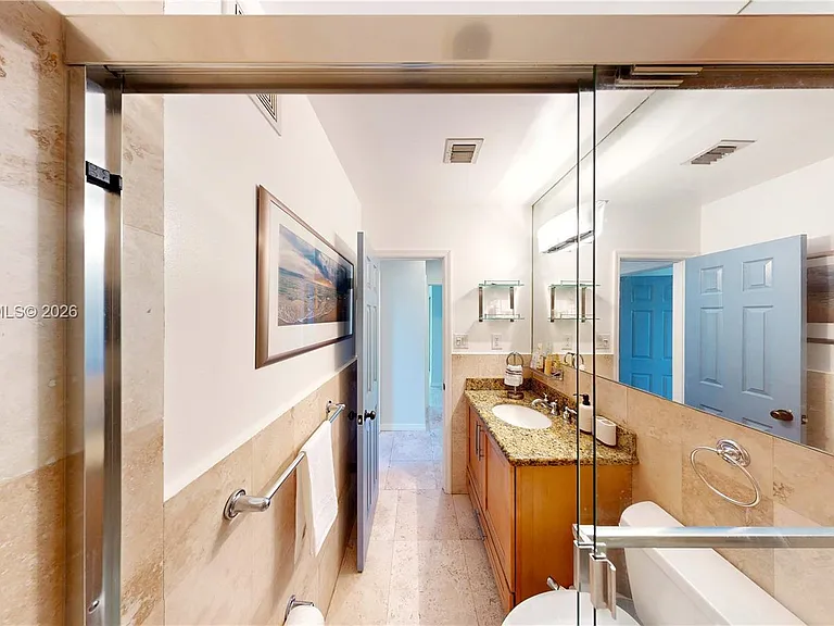 530 NE 15th Ct #7 — Photo 47