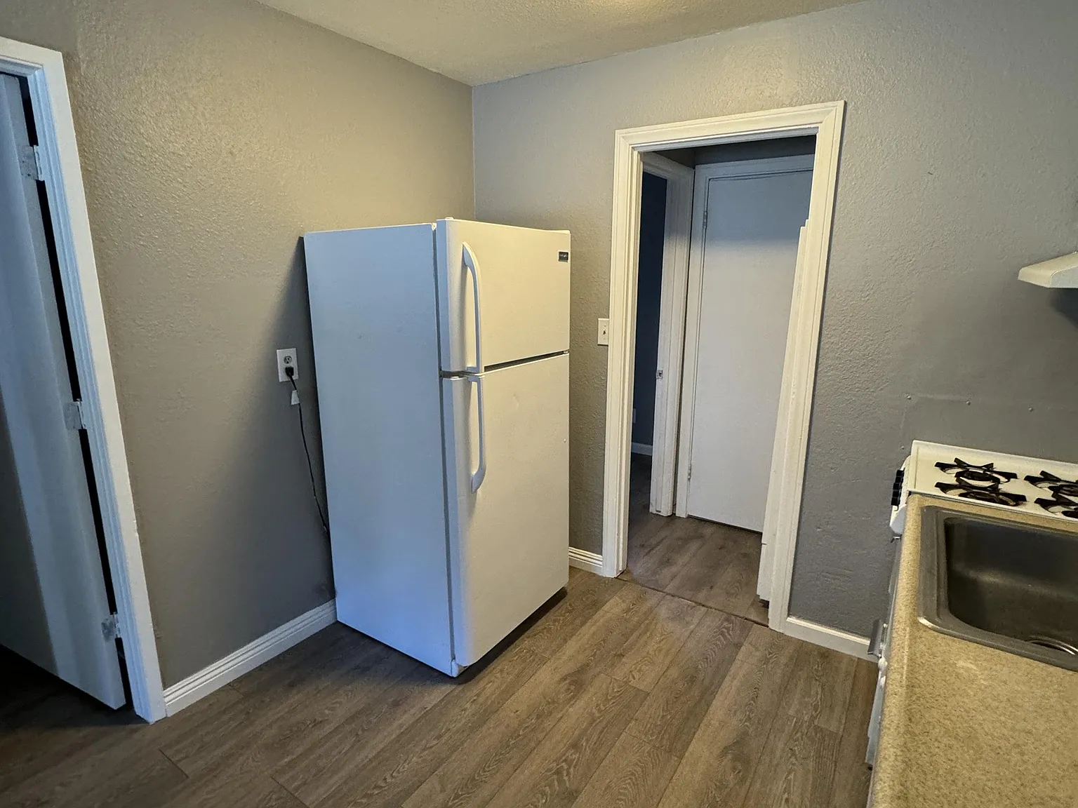 1028/1032 Glenwood Way - 4 — Photo 4