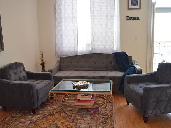 4th image of 918 W Belmont Ave APT 205