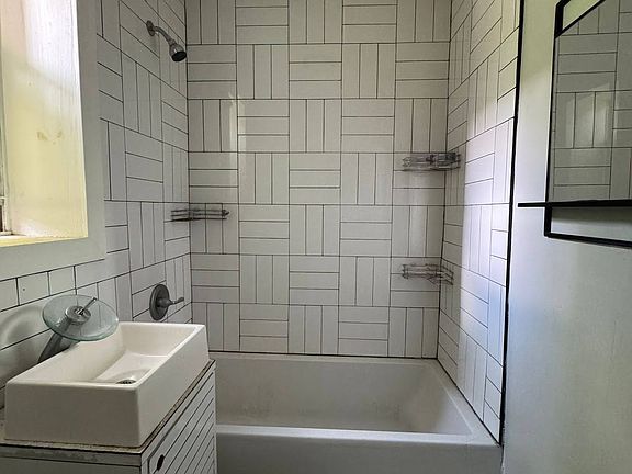 5th image of 3139 Kennedy Blvd #2