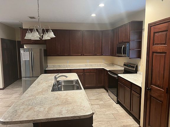 2nd image of 411 S Berthe Ave