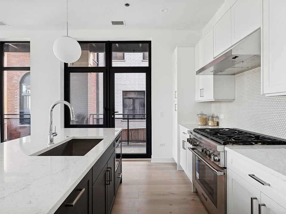 2nd image of 1340 W Chestnut St #204