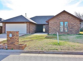 529 Greenfield Dr, Yukon, OK 73099