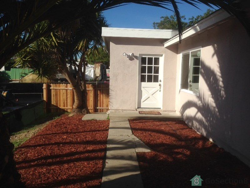 1st image of 1333 E 6th St