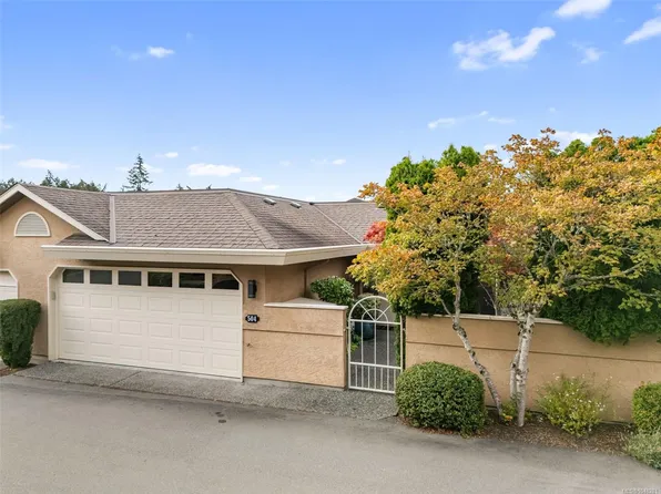 6880 Wallace Dr #504, Central Saanich, BC V8M 1N8