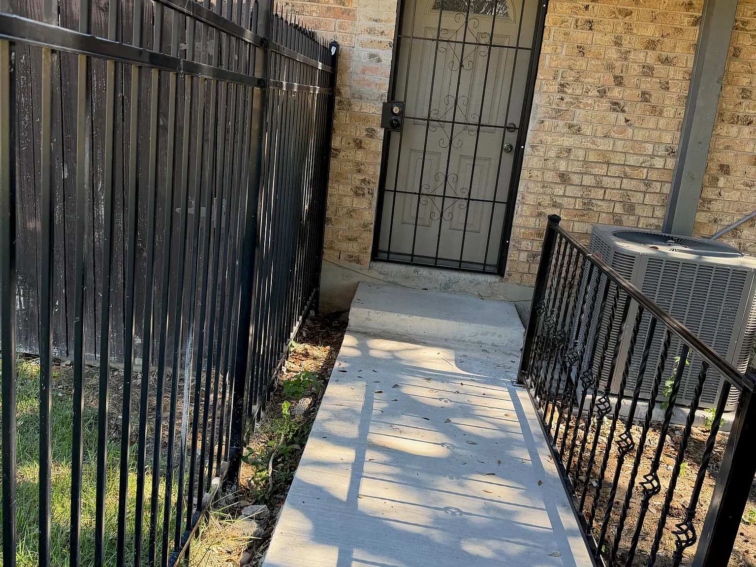 1 bed, 750 sqft, $1,300 — Photo 3