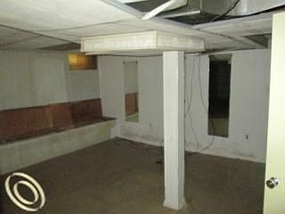 3rd image of 17261 Shaftsbury Ave