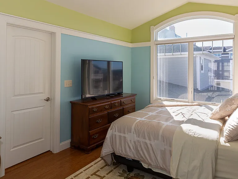 747 Ocean Blvd — Photo 36
