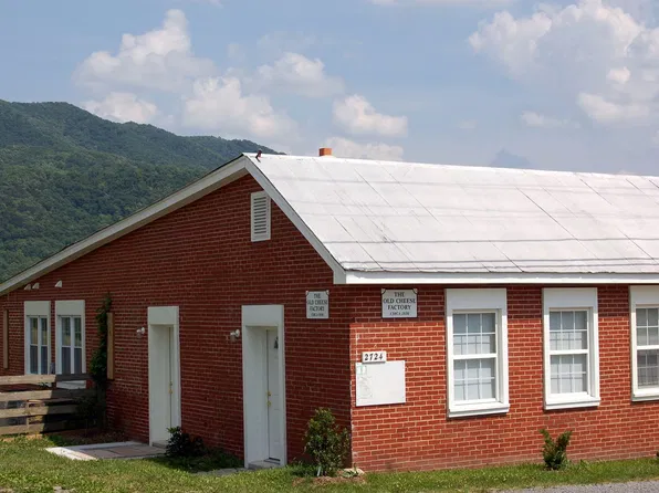 Cheeseplant Apartments, 2720-2724 Lusters Gate Rd, Blacksburg, VA 24060