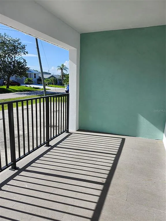 2 bed, 2.0 bath, 900 sqft, $1,500 — Photo 2