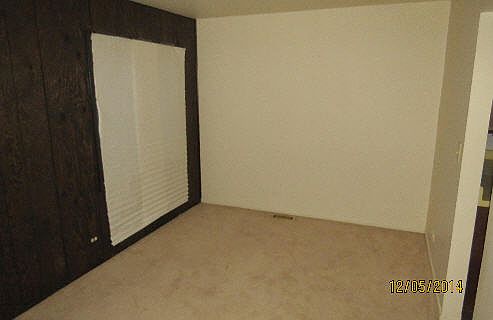4th image of 895 White Oak Ln