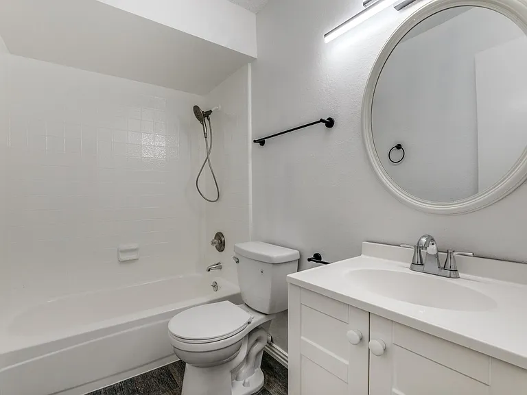 434 Wellington Dr — Photo 12