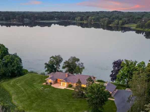 4 W Shore Rd, North Oaks, MN 55127