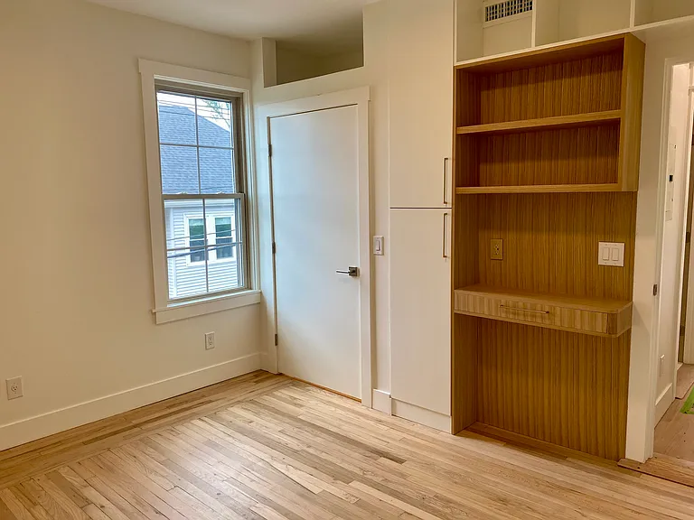 240 Camp St #2 — Photo 6