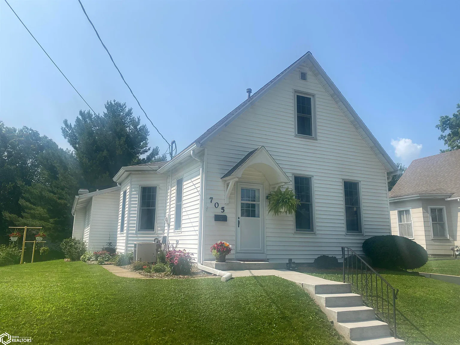 705 Louisa St photo 1
