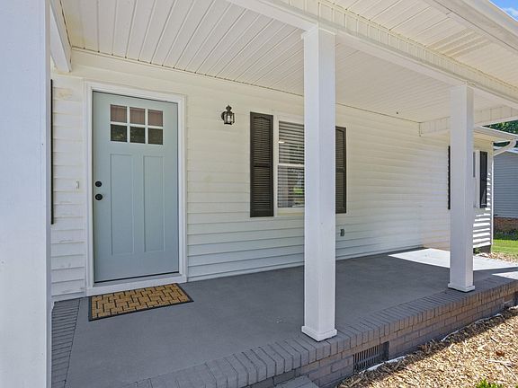 5th image of 335 Pinonwood Dr
