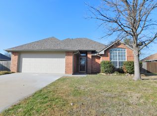 208 White Wing Dr, Krum, TX 76249