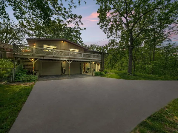 7946 Louella Dr, Roscoe, IL 61073
