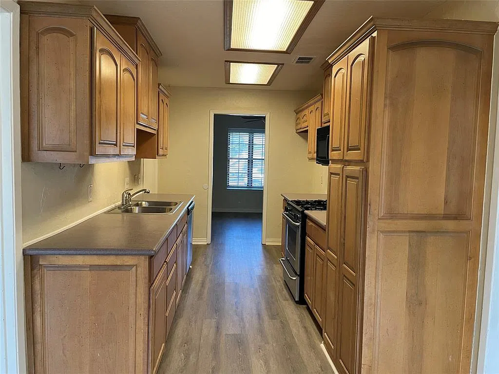 3 bed, 2.0 bath, 1458 sqft, $1,750 — Photo 3