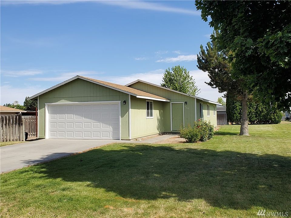 1st image of 605 N Desdemona Ave