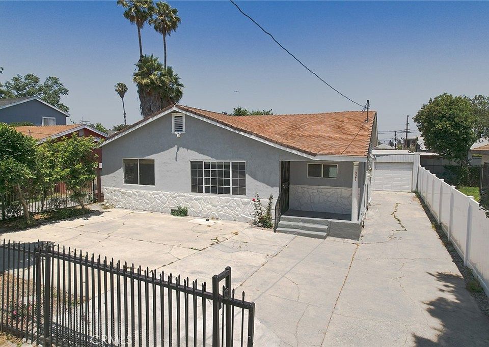 1st image of 1021 W 108th St
