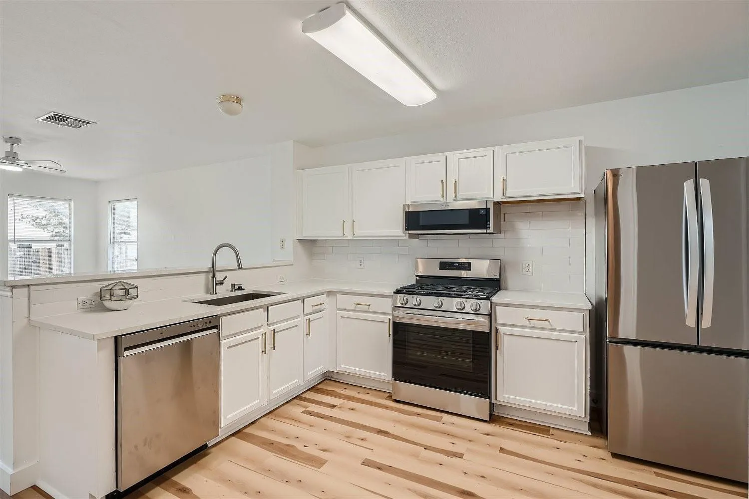 3 bed, 2.0 bath, 1306 sqft, $1,950 — Photo 1
