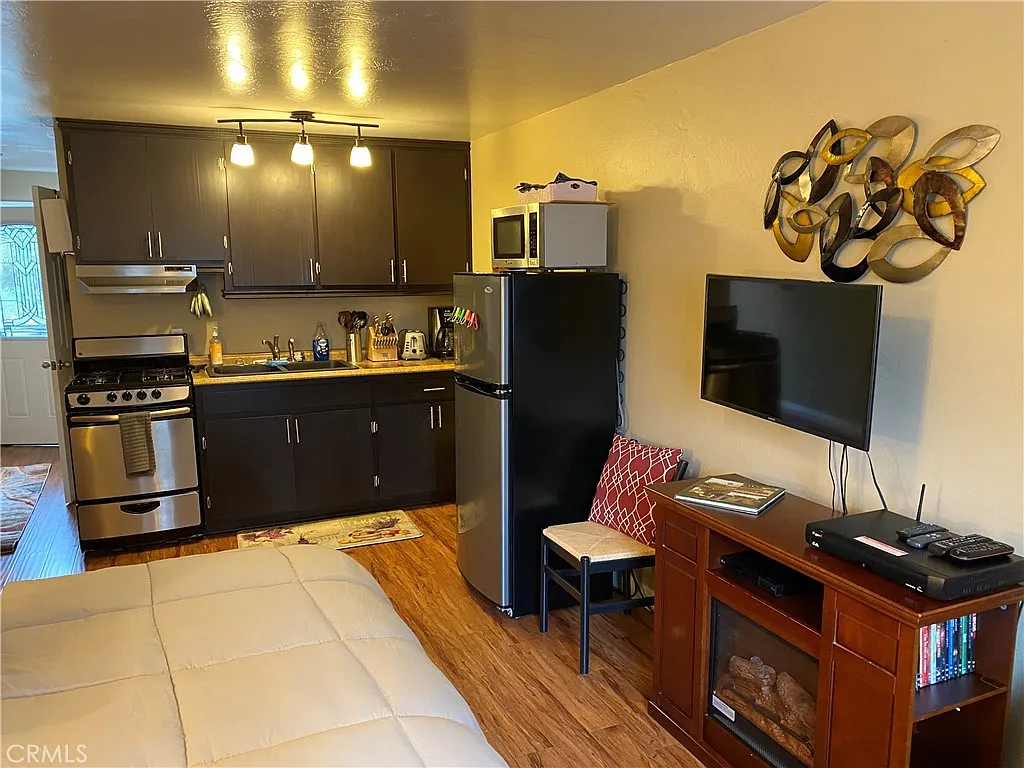 1 bed, 395 sqft, $1,950 — Photo 4