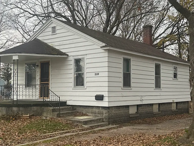 2236 King St — Photo 2