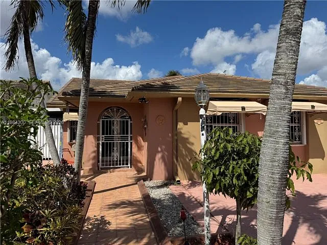 14325 SW 11th Ter — Photo 2
