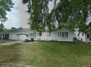 30726 Adams Dr, Gibraltar, MI 48173