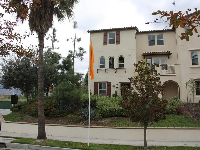 827 E Promenade #A — Photo 1
