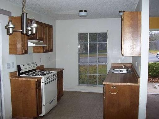 2nd image of 8703 PARK MEADOW